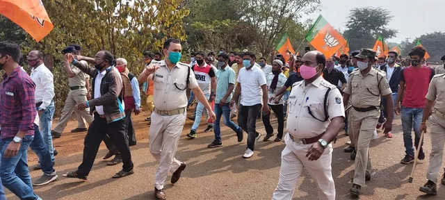 ଖଣିରେ ନିଯୁକ୍ତିକୁ ନେଇ ତମ୍ବିତୋଫାନ: ମୁଖ୍ୟ ଫାଟକ ଓ ସଡ଼କରେ ୧୪୪ ଧାରା, ପୁଲିସ-ବିଜେପି କର୍ମୀ ମୁହାଁମୁହିଁ