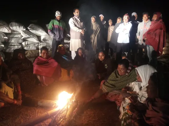 ଅବ୍ୟବସ୍ଥା: କଟନି ଛଟନି ନହେଲେ ଉଠୁନି ଧାନ, ପ୍ରବଳ ଥଣ୍ଡାରେ ମଣ୍ଡିରେ ଜଗୁଛନ୍ତି ଚାଷୀ