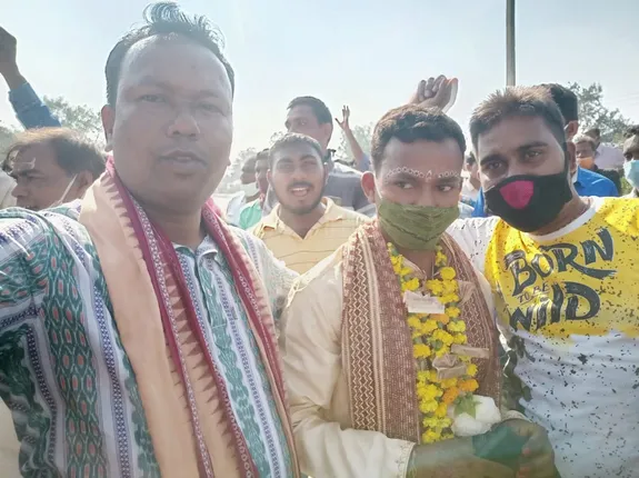 ଭାରତ ବନ୍ଦ ଆନ୍ଦୋଳନରେ ସାମିଲ ହେଲେ ବର ଓ ବରଯାତ୍ରୀ