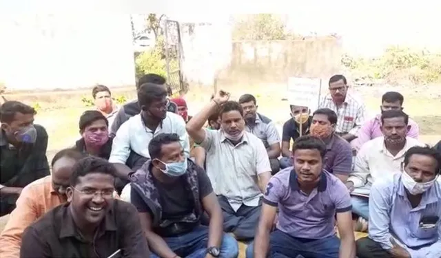 ପୁନଃ ନିଯୁକ୍ତି ଦାବିରେ ବିକ୍ଷୋଭ: ଦେହରେ ପେଟ୍ରୋଲ ଢାଳି ଆତ୍ମାହୁତି ଉଦ୍ୟମ କଲେ ଯୁବକ, ଅଟକାଇଲା ପୁଲିସ