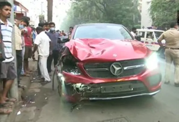 ମର୍ସିଡିଜ୍ କାର୍ ଦୁର୍ଘଟଣାରେ ମୃତ୍ୟୁ ହୋଇଥିବା ଫୁଡ ଡେଲିଭରି ବଏ ପରିବାରକୁ ସାହାଯ୍ୟ ପାଇଁ ହାତ ବଢ଼ାଇଲେ ସୋନୁ ସୁଦ