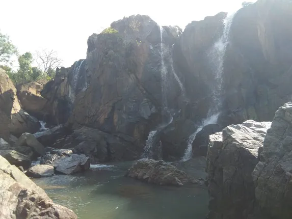 ଗୁଣ୍ଡିଚାଘାଗି ଜଳପ୍ରପାତରେ ଜମୁଛି ଜଳକ୍ରୀଡ଼ା, ବଣଭୋଜି