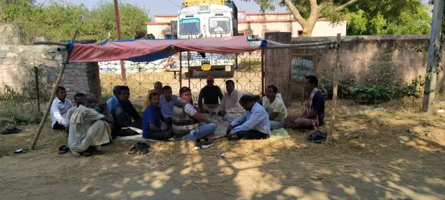 ମୁଣ୍ଡାପଡା ପେକ୍ସରେ ତାଲା ପକାଇ ମଣ୍ଡିକୁ ବନ୍ଦକଲେ ଚାଷୀ