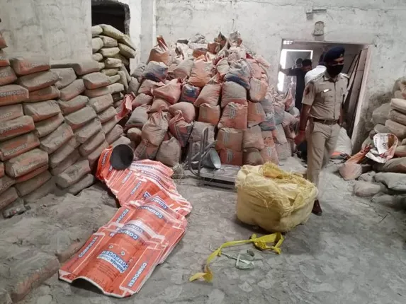 କଟକ: ଜଗତପୁରରେ ନକଲି ସିମେଣ୍ଟ କାରଖାନା ଠାବ, ଜଣେ ଅଟକ