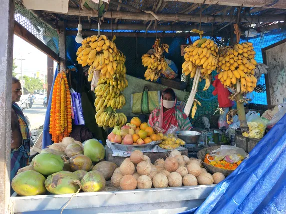 କ‌ରୋନା କାରୁଣ୍ୟ: ମନ୍ଦିର ବନ୍ଦ, ହାତ ବାନ୍ଧି ବସିଛନ୍ତି ପୂଜା ସାମଗ୍ରୀ ବେପାରୀ