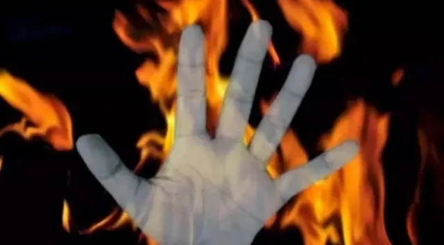 ସାନିଟାଇଜର ଢ଼ାଳି ନିଆଁ ଲଗାଇ ସାମ୍ବାଦିକଙ୍କୁ ହତ୍ୟା କଲେ ତିନି ଯୁବକ