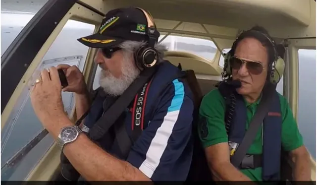 ହେଲିକପ୍ଟରରେ ବସି ସମୁଦ୍ର ତଟର ଦୃଶ୍ୟ ରେକର୍ଡିଂ କରୁଥିବା ବେଳେ ହାତରୁ ଖସି ପଡ଼ିଲା ଫୋନ: ଗୋଟିଏ ଦିନ ପରେ ସୁରକ୍ଷିତ ମିଳିଲା