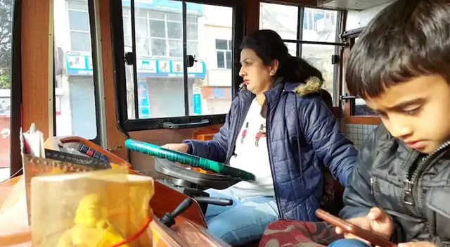 ଜମ୍ମୁ-କଶ୍ମୀରର ପ୍ରଥମ ମହିଳା ବସ୍ ଡ୍ରାଇଭର ପାଲଟିଲେ ପୂଜା ଦେବୀ, ପିଲାଟି ଦିନରୁ ଦେଖି ଆସୁଥିବା ସ୍ବପ୍ନ ସାକାର ହେଲା