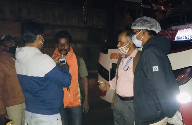 ଭୁବନେଶ୍ୱରରେ ୨ ମଦୁଆ ଚାଳକଙ୍କୁ ୨୦ ହଜାର ଟଙ୍କା ଜରିମାନା