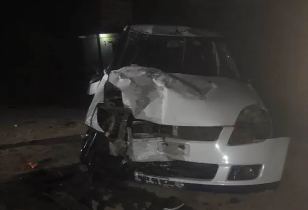 ଗାର୍ଡ଼ ୱାଲରେ ପିଟି ହୋଇ ଓଲଟିଲା କାର, ଚାଳକ ଗୁରୁତର ଆହତ