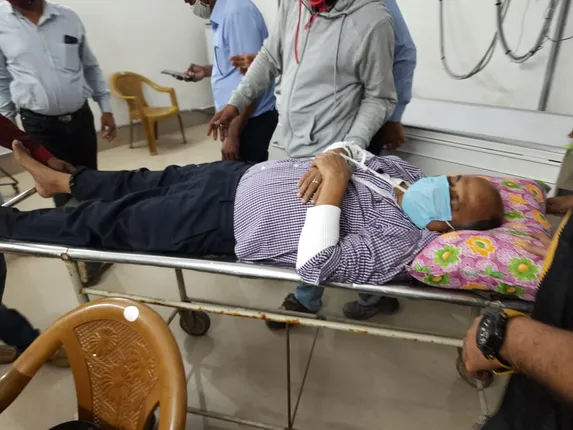 ସ୍ଥାୟୀ ନିଯୁକ୍ତି ଦାବିରେ ଡାଲମିଆ ଭାରତ ସିମେଣ୍ଟ ଲିମିଟେଡର କର୍ମଚାରୀଙ୍କୁ ଆକ୍ରମଣ କଲେ ଗ୍ରାମବାସୀ