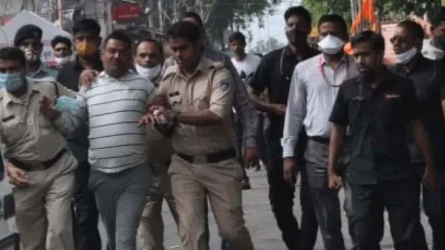 ୬ଜଣଙ୍କୁ ମିଳିବ କାନପୁର ଗ୍ୟାଙ୍ଗ୍‌ଷ୍ଟର୍‌ ବିକାଶ ଦୁବେଙ୍କ ନାମରେ ଘୋଷିତ ୫ ଲକ୍ଷ ଟଙ୍କା ପୁରସ୍କାର