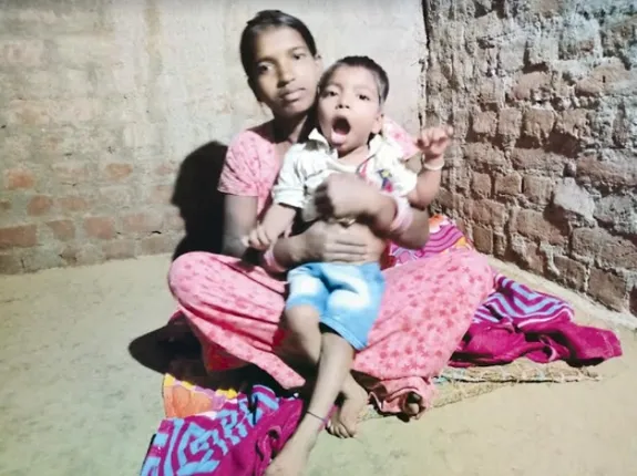 ଭିନ୍ନକ୍ଷମ ଛୁଆ ପାଇଁ ସ୍ୱାମୀ କରିଦେଲେ ପର, ଭାଗ୍ୟକୁ ଆଦରି ବାପଘରେ ଏବେ ଭାଗ୍ୟଲତା