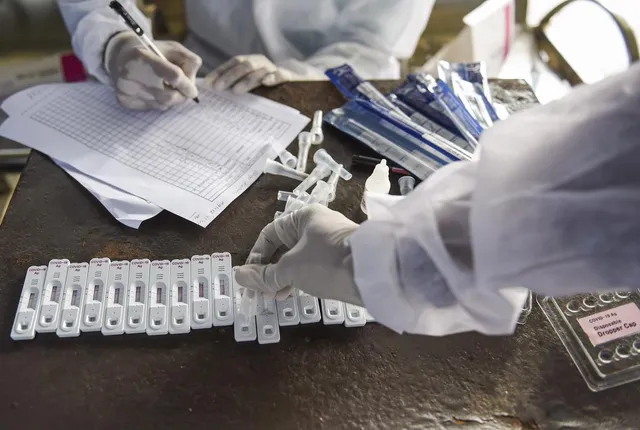 ବ୍ରିଟେନ ଫେରନ୍ତା ୧୩ ଯାତ୍ରୀ କରୋନା ପଜିଟିଭ ଚିହ୍ନଟ, ଦେଶବ୍ୟାପୀ ସତର୍କତା ଜାରି