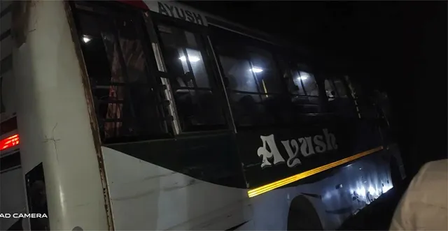 ବିବାହ ଉତ୍ସବରୁ ଫେରୁଥିବା ବରଯାତ୍ରୀ ବସ୍‌ ଦୁର୍ଘଟଣାଗ୍ରସ୍ତ, ଅଳ୍ପକେ ବର୍ତ୍ତିଲେ ୩୦ ଯାତ୍ରୀ