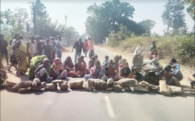 ନୂଆ ମାର୍କେଟ୍ କମ୍ପ୍ଲେକ୍ସ୍ ନିର୍ମାଣକୁ ବିରୋଧ, ପାରଳା-ବ୍ରହ୍ମପୁର ରାସ୍ତା ୩ ଘଣ୍ଟା ଅବରୋଧ