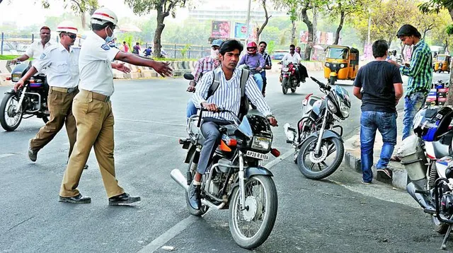 ବିନା ହେଲ୍‌ମେଟ୍‌ରେ ଗାଡ଼ି ଚାଳନା, ୧୦ ଦିନରେ ୯୭ ଲାଇସେନ୍ସ ବାତିଲ