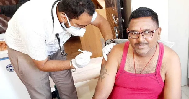 ଜାଣନ୍ତୁ କରୋନା ଟିକା ନେବା ପରେ କି ପ୍ରକାର ଅନୁଭୂତି ହୋଇଥିଲା ମଞ୍ଜୁନାଥଙ୍କର, ଅଭିଜ୍ଞତା ବଖାଣିଲେ କର୍ଣ୍ଣାଟକର ଏହି ସ୍ବେଚ୍ଛାସେବୀ