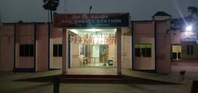 ଆମ ଥାନା କଥା; ପଦବି ଖାଲି, କ୍ବାର୍ଟର୍ସ ନାହିଁ