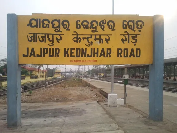 ମାନବିକତା ଭୁଲିଗଲା ରେଳବାଇ ପୁଲିସ, ଦୁଇଗୋଡ଼ ହରାଇ ଦିବ୍ୟାଙ୍ଗ ପ୍ଲାଟଫର୍ମରେ ଛଟପଟ ହେଲେ