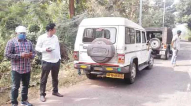 ତହସିଲଦାର, ଆର୍‌ଆଇଙ୍କୁ ସଂଘବଦ୍ଧ ଆକ୍ରମଣ; ଜବତ ଟ୍ରାକ୍ଟର୍ ଛଡ଼ାଇନେଲେ ପଥର ମାଫିଆ