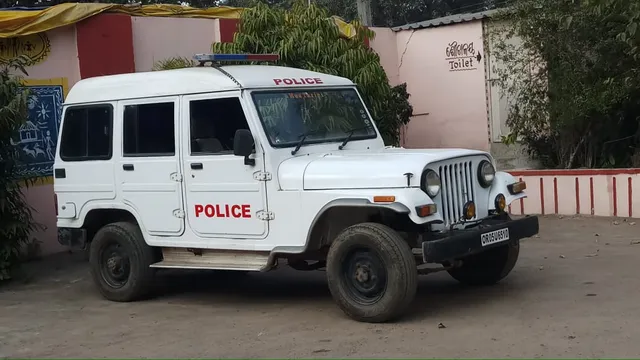 ଆଇନ ପାଳନ କରୁଥିବା ଲୋକେ ହିଁ ଆଇନକୁ ଦଳିମକଚିଲେ: ୭ ମାସ ହେବ ଫିଟନେସ୍ ସରିଥିବା ମାର୍ଶଲରେ ଚାଲିଛି ପାଟ୍ରୋଲିଂ