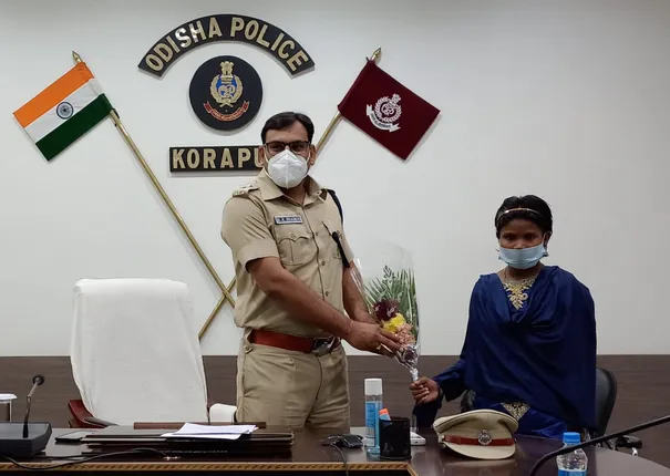 ମହିଳା ମାଓବାଦୀଙ୍କ ଆତ୍ମସମର୍ପଣ, ବହୁ ମାମଲାରେ ରହିଛି ସଂପୃକ୍ତି