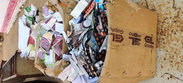 ରୋଗୀ ପାଉନାହାନ୍ତି, ପଦାରେ ଫୋପଡ଼ା ଯାଉଛି ସରକାରୀ ଔଷଧ