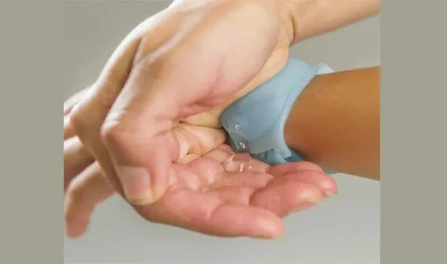 ନୂଆ ସମୟ ନୂଆ କଥା : ସେନ୍ସରଯୁକ୍ତ ହ୍ୟାଣ୍ଡ୍‌ ସାନିଟାଇଜର୍‌ ଏବଂ ହେଡ୍‌ଫୋନ୍‌ ଯୋଗୁ ଶ୍ରବଣ ଶକ୍ତି ହ୍ରାସ