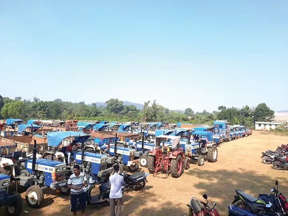 ପାରଳାରେ ୩ ସପ୍ତାହ ହେଲା ଟ୍ରାକ୍ଟର୍ ଚଳାଚଳ ବନ୍ଦ