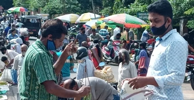 ପରିବା ହାଟ ଖାଁଖାଁ, ଆମିଷ ବଜାର ହାଉଯାଉ;ଛାଡଖାଇ ପାଇଁ ସମସ୍ତେ ଭୁଲି ଗଲେ କୋଭିଡ ନିୟମ