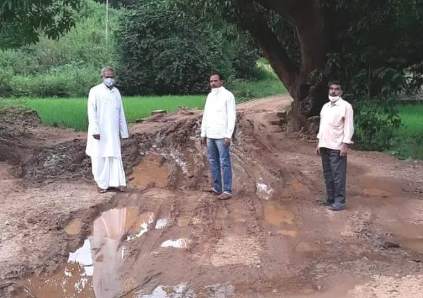 ୩ ବର୍ଷରେ ବଦଳିଲେଣି ୩ ଠିକାଦାର, ୩୦୦ ମିଟର କାମ ବି ସରିଲା ନାହିଁ