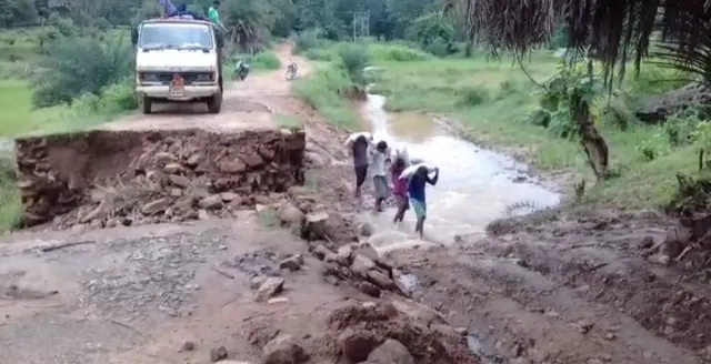 କମିଛି କରୋନା, ଆ‌ଗେଇ ପାରୁନି ବିକାଶ; କଟକଣାକୁ ଆଳ କରି ସମୟ ଗଡାଇ ଚାଲିଛି ପ୍ରଶାସନ