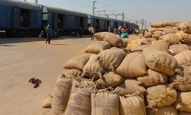 ସମ୍ବଲପୁର ମଣ୍ଡଳରୁ ବାଂଲାଦେଶକୁ ଗଲା ମକା ମଞ୍ଜି ବୋଝେଇ ଟ୍ରେନ୍‌