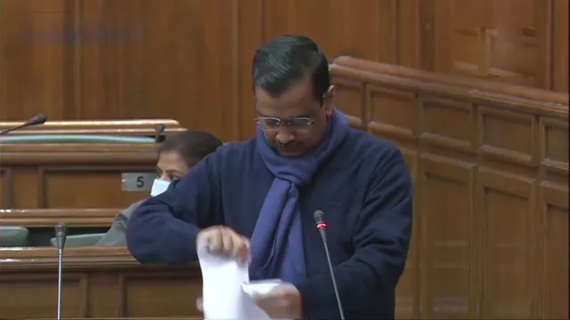 ବିଧାନସଭାରେ ୩ଟି କୃଷି ଆଇନ ଦସ୍ତାବିଜକୁ ଚିରି ଦେଲେ ମୁଖ୍ୟମନ୍ତ୍ରୀ ଅରବିନ୍ଦ କେଜ୍ରିୱାଲ