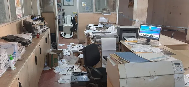 ମ୍ୟାଚୁରିଟି ପରେ ବି ଟଙ୍କା ଦେଉନାହିଁ ସାହାରା, ଅଫିସରେ ପଶି ଭଙ୍ଗାରୁଜା କଲେ ଅସନ୍ତୁଷ୍ଟ ଗ୍ରାହକ