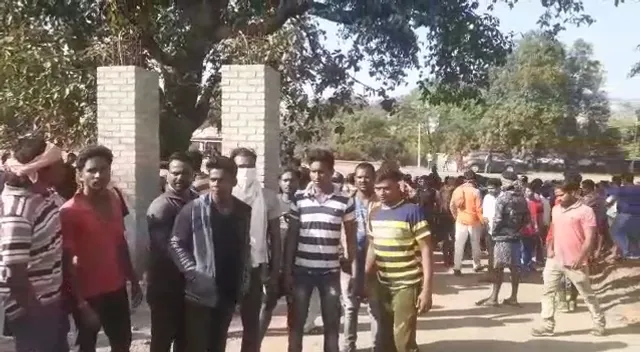 ଗୋଚାଲାଣକୁ ନେଇ ଗୋଷ୍ଠୀ ସଂଘର୍ଷ : ୨ ଅପହୃତ, ପ୍ରତିବାଦରେ କୁତ୍ରା ଥାନା ଘେରାଉ