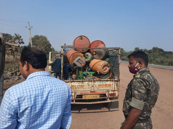 ଚୋରା ତେଲ ବେପାରୀଙ୍କ ଉପରେ ଚଢ଼ଉ, ସାମଗ୍ରୀ ଜବତ