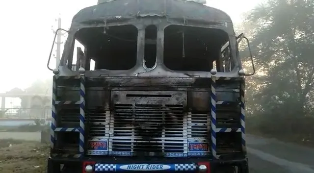 ଚଳନ୍ତା ଟ୍ରକରେ ଲାଗିଲା ନିଆଁ, ଗାଡ଼ିରୁ ଡେଇଁ ଜୀବନ ବଞ୍ଚାଇଲେ ଡ୍ରାଇଭର-ହେଲପର