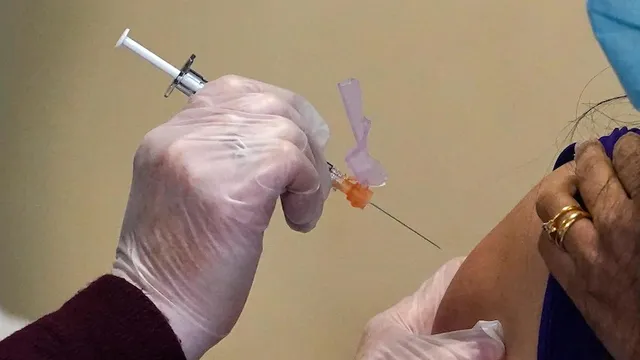 ‘ମଡର୍ଣ୍ଣା’ ଟିକା ନେବା ପରେ ବୋଷ୍ଟନ୍‌ ଡାକ୍ତରଙ୍କ ଦେହରେ ଭୀଷଣ ପାର୍ଶ୍ୱ ପ୍ରତିକ୍ରିୟା