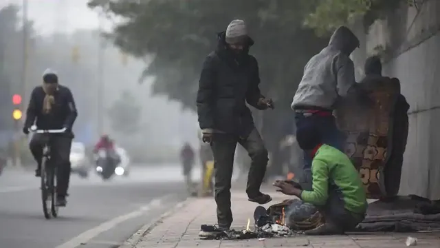 ମଦ୍ୟପାନ କରନ୍ତୁ ନାହିଁ, ଘରେ ରୁହନ୍ତୁ: ଉତ୍ତର ଭାରତରେ ଭୀଷଣ ଶୀତ ଯୋଗୁଁ ଭାରତୀୟ ପାଣିପାଗ ବିଭାଗର ସତର୍କ ସୂଚନା