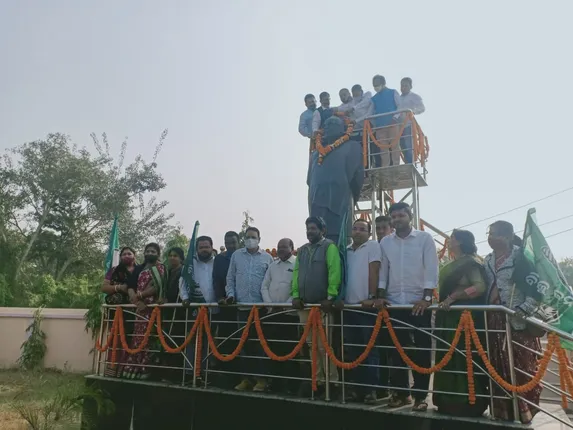 ବାଲେଶ୍ୱର:ବିଜେଡିର ପ୍ରତିଷ୍ଠା ଦିବସରେ ବିଜୁବାବୁଙ୍କ ପ୍ରତିମୂର୍ତ୍ତିରେ ମାଲ୍ୟାର୍ପଣ