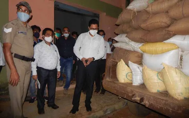 ଦେଓଗାଁ ବ୍ଲକ‌ରେ ଧାନକିଣା ଅନିୟମିତତା, କୁତୁର୍ଲା ପେକ୍ସରେ ପହଞ୍ଚିଲେ ଜିଲ୍ଲାପାଳ