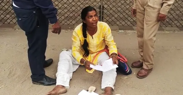 ବଲାଙ୍ଗୀର : ମହିଳାଙ୍କ ଅଝଟରେ ହଟହଟା ପୁଲିସ