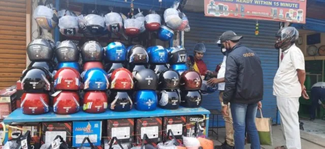 ଡବଲ ହେଲ୍‌ମେଟ୍‌ ନିୟମ ବଢ଼ାଇଛି ହେଲମେଟ୍‌ ବେପାର