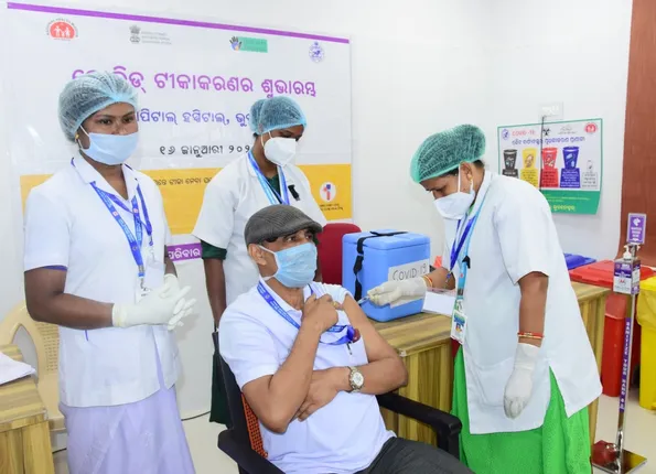 ଆଜି ରାଜ୍ୟରେ ୧୨୧% ଟିକାକରଣ: ଗଂଜାମରେ ସର୍ବାଧିକ ୨୮୧ ପ୍ରତଶିତ, ଦେବଗଡ଼ରେ ସର୍ବନିମ୍ନ ୪୪% ଲୋକ ନେଲେ ଟିକା