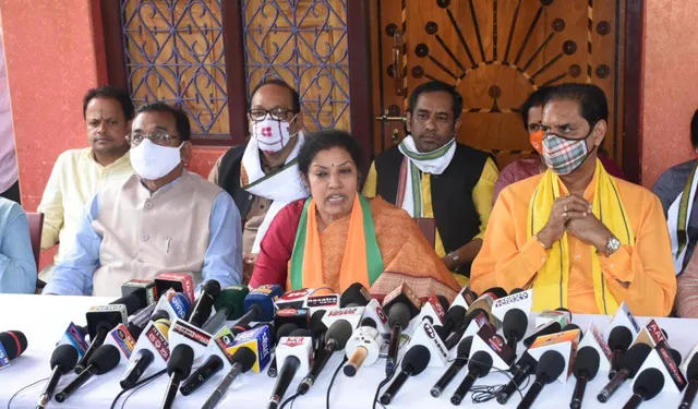 ଦୁର୍ନୀତି ଓ ଭ୍ରଷ୍ଟାଚାର ବିରୁଦ୍ଧରେ ରାଜ୍ୟସରକାର ଚୁପ୍ କାହିଁକି? ନୃତଙ୍ଗରେ ସାମ୍ବାଦିକ ସମ୍ମିଳନୀ କରି ପ୍ରଶ୍ନ କଲେ ବିଜେପି ପ୍ରଭାରୀ ଡି.ପୁରନ୍ଦେଶ୍ୱରୀ