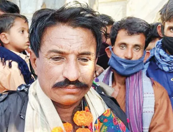 ୧୨ ବର୍ଷ ପରେ ପାକିସ୍ତାନରୁ ଘରକୁ ଫେରିଲେ: ଗୋରୁ ଚରାଇବା ବେଳେ ଭୁଲ୍‌ରେ ପଳାଇଥିଲେ କଚ୍ଛ ବାସିନ୍ଦା