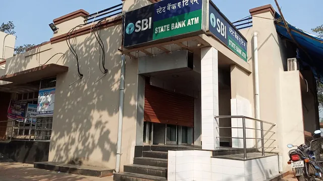 ଏଟିଏମ ଭାଙ୍ଗି ଚୋରି କରିବା ଉଦ୍ୟମ ବିଫଳ ହେବାପରେ ଘଟଣାସ୍ଥଳରୁ ଚମ୍ପଟ ମାରିଲେ ଦୁର୍ବୃତ୍ତ