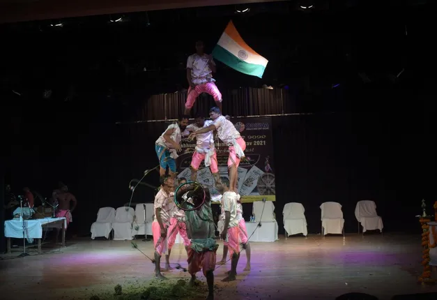 ଭୁବନେଶ୍ବର ଉତ୍କଳ ରଙ୍ଗ ମଞ୍ଚରେ କଳା ପ୍ରଦର୍ଶନ। (ଫଟୋ: ବିଭୂତି)